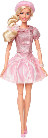 Barbie Filmen baserad på filmen Margot Robbie som Barbie samlarfigur i rosa blus och tyllkjol med stiliserad frisyr och matchande smycken JBJ53