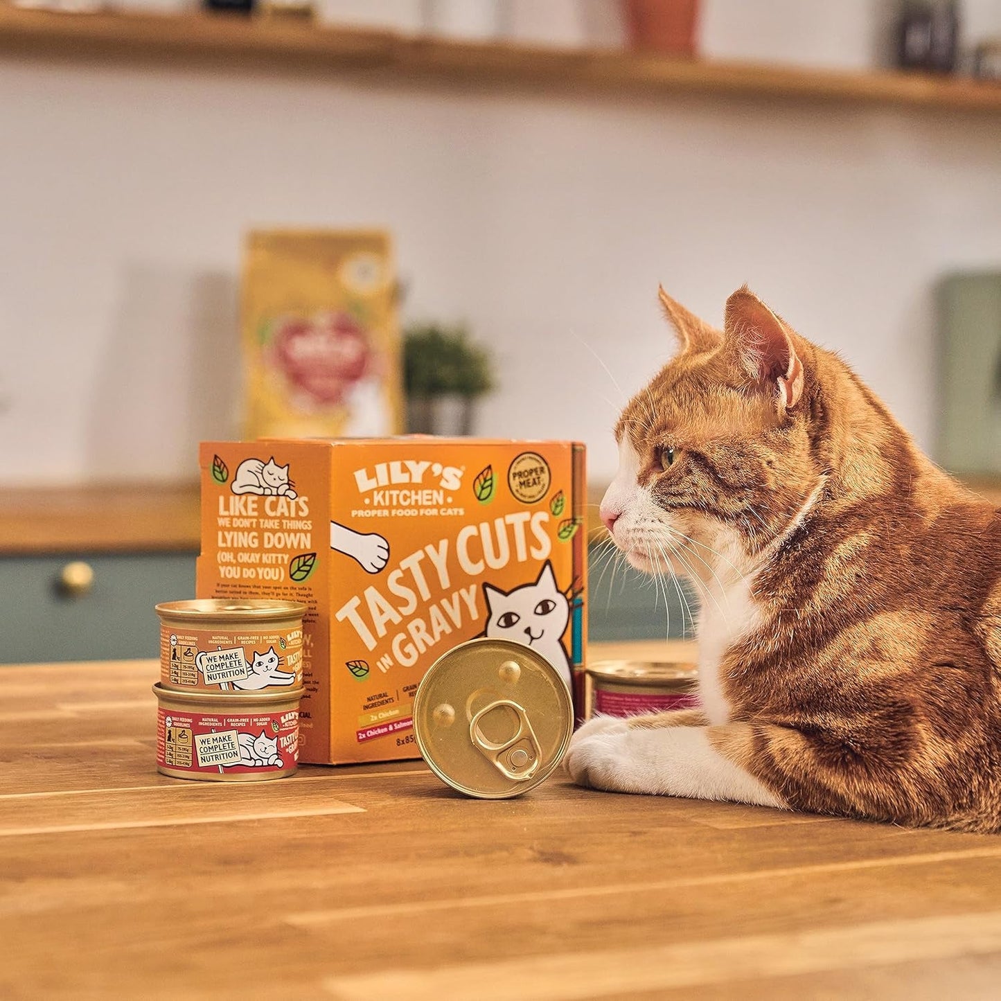Lily's Kitchen blöt mat för vuxna katter, gjord med naturliga ingredienser, läckra bitar i sås, multipack, 8 lådor x 85 g