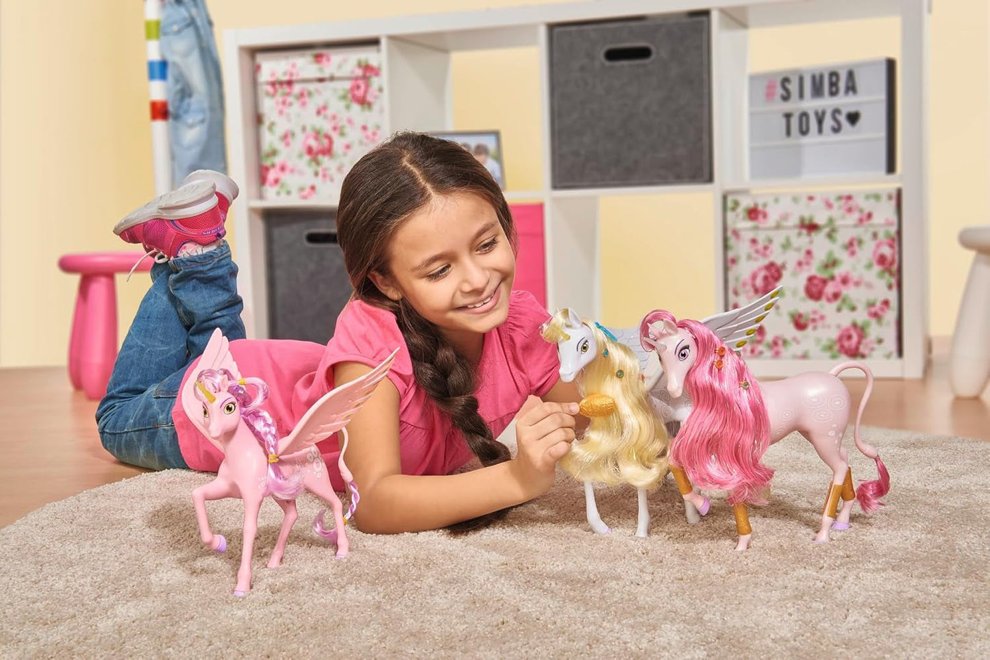 Simba 109480092 - Mia and Me Unicorn Kyara, med rörliga vingar, hårspännen och stylingborste, 20 cm, från 3 år, rosa Naty Shop Dolls