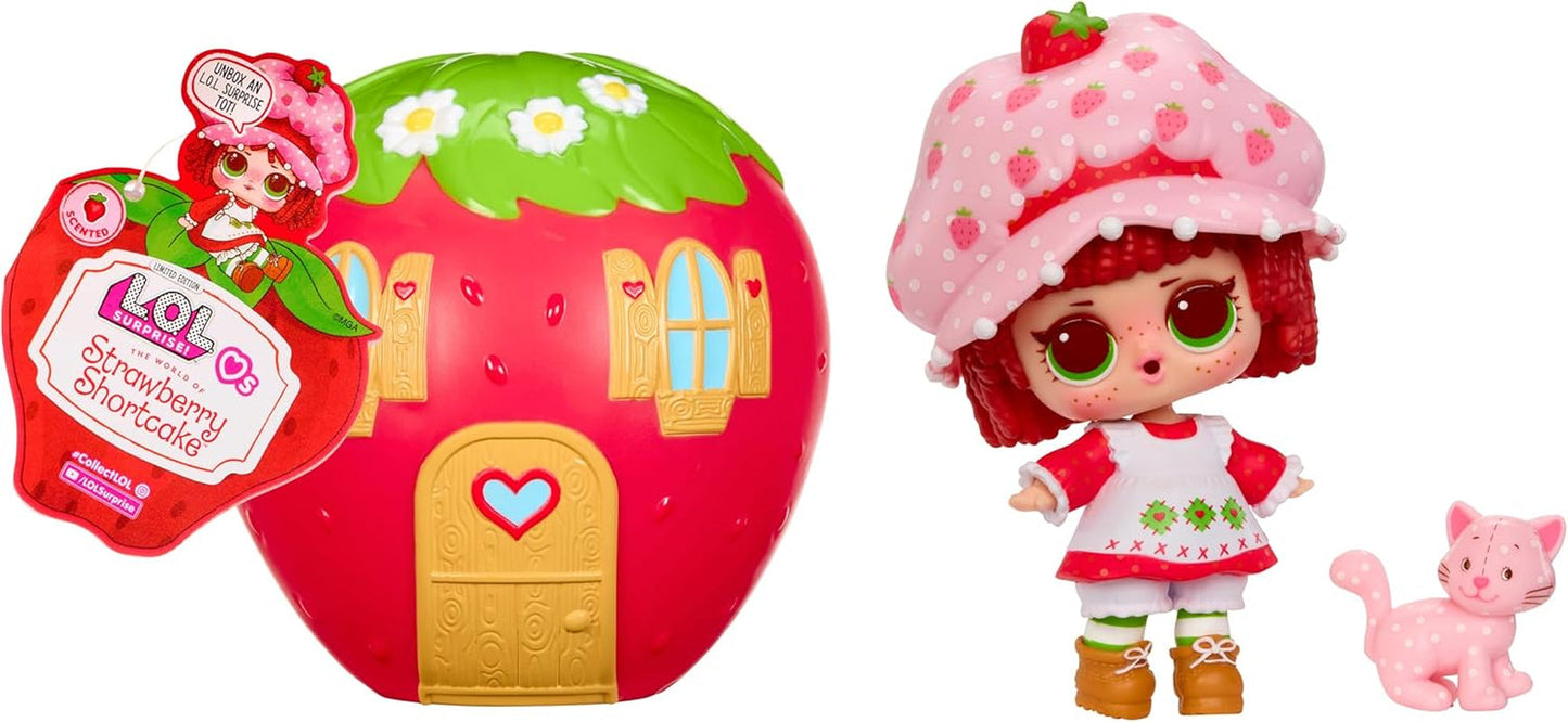 LOL Överraskning! Älskar Strawberry Shortcake Tots - Samlardoftande dockor med 7 överraskningar, husdjur, mode, skor, hatt, lekset med Strawberry Shortcake Convertible House, 4+