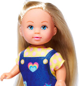 Simba Evi Love Fashion Doll bär en söt jeansklänning, inklusive två andra outfits med bedårande tryck och sneakers, 12 cm, åldrar 3+