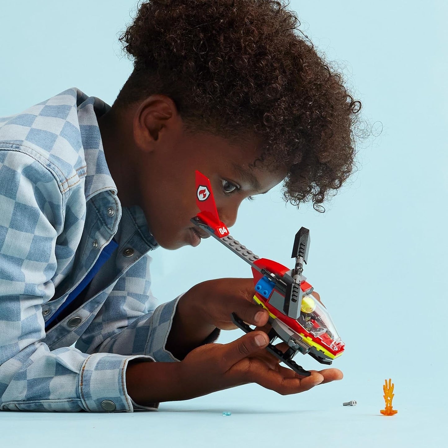 LEGO City Fire Brigade Helikopter, helikopterleksak och pilotfigurset, brandhelikopter för en fantasifull lekupplevelse, present till barn, pojkar och flickor från 5 år 60411 Byggset Besuche den LEGO-Store