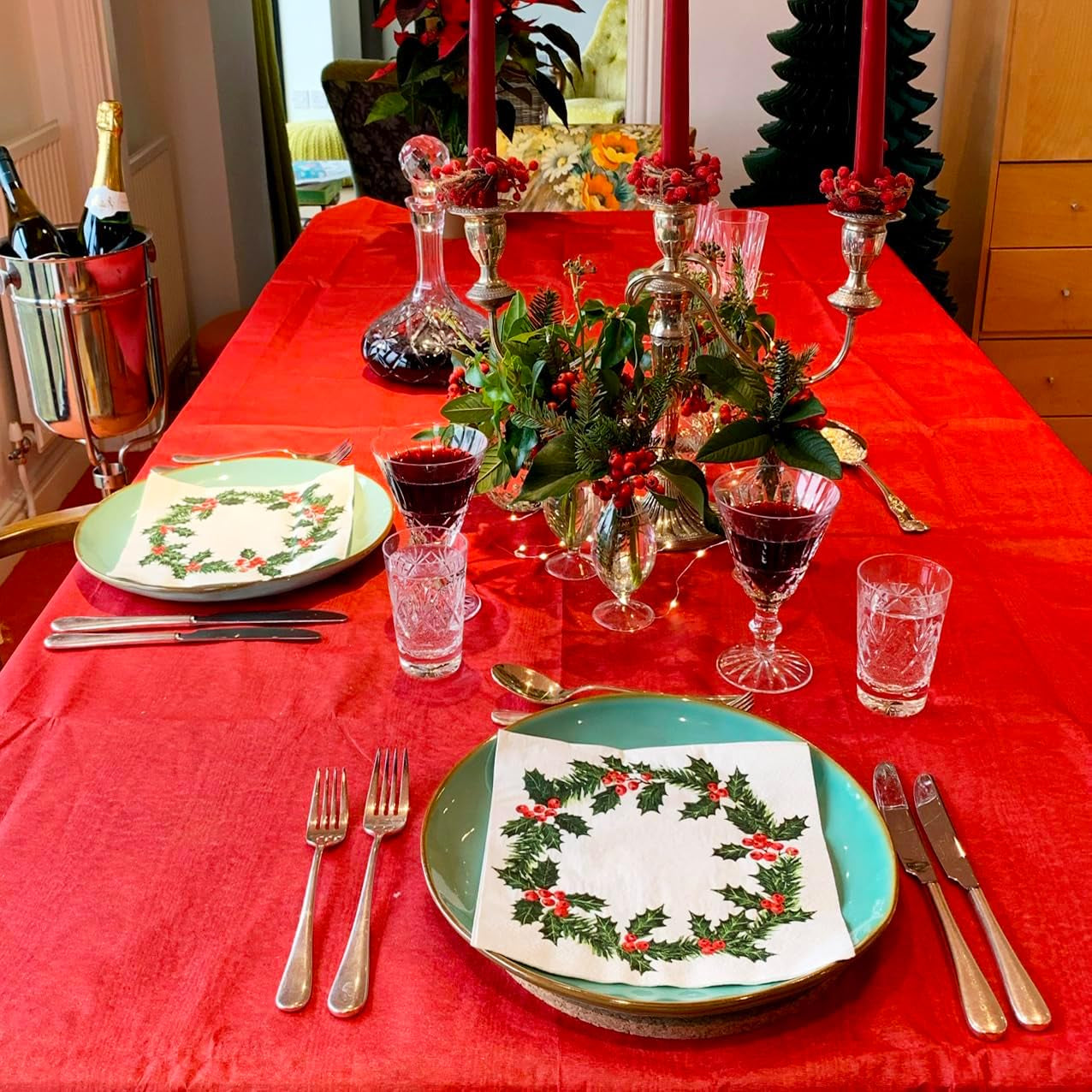 Talking Tables 20 XL julpappersservetter med Holly Design | Lyxiga engångsservetter | Återanvändbar | Perfekt för jul- och middagsfester | Hög kvalitet | 40 cm X 40 cm