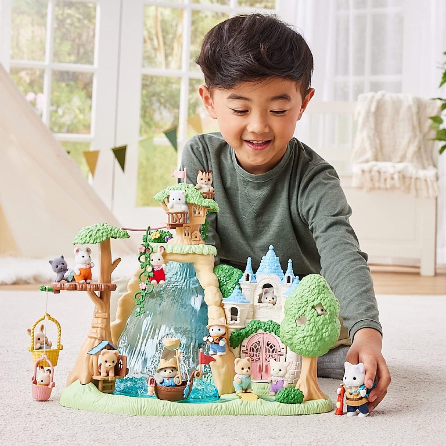 Sylvanian Families - 5763 Adventure Explorer-set med två figurer, pappa och mjölkkattunge, djurfigur, detaljerad leksak för barn från 3 år och uppåt