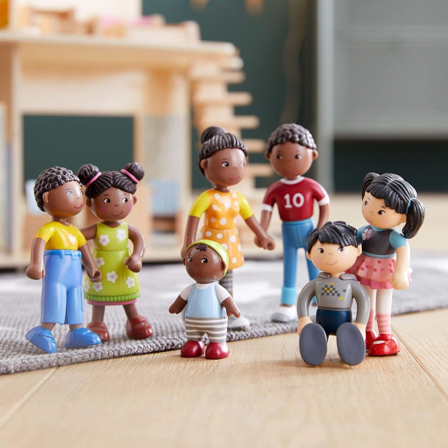 HABA 306696 - Little Friends Family Time Playset, flexibla docktillbehör, åldrar 3+