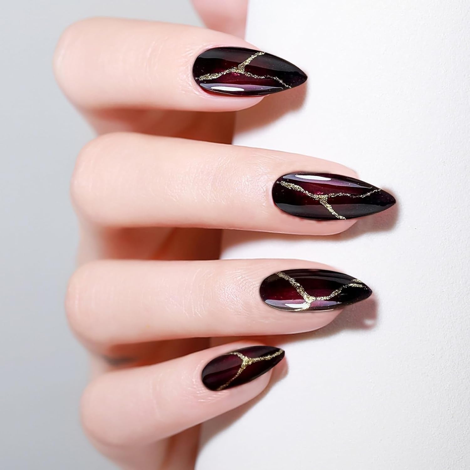 24st röda och svarta lösnaglar lim på lösnaglar Lim på naglar Mandelformade nagelspetsar Heltäckande lösnaglar Press On Nails Set Röda och svarta lösnaglar