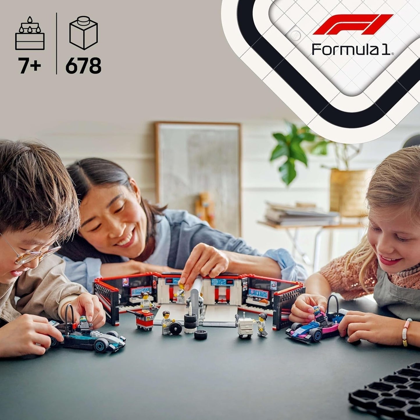 LEGO City F1 Garage med Mercedes-Amg och alpina racerbilar - Formel 1 racerbil med 2 förare och 4 mekaniska minifigurer - Present för pojkar och flickor 7+ och fans 60444 Besuche den LEGO-Store byggset