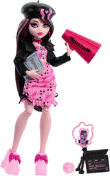 Monster High Draculaura-docka med sitt husdjur Count Fabulous fladdermuskatt och tillbehör som ryggsäck, trollformelbok, bentobox och mer, HRP64 Naty Shop Dolls Movie Club Theme