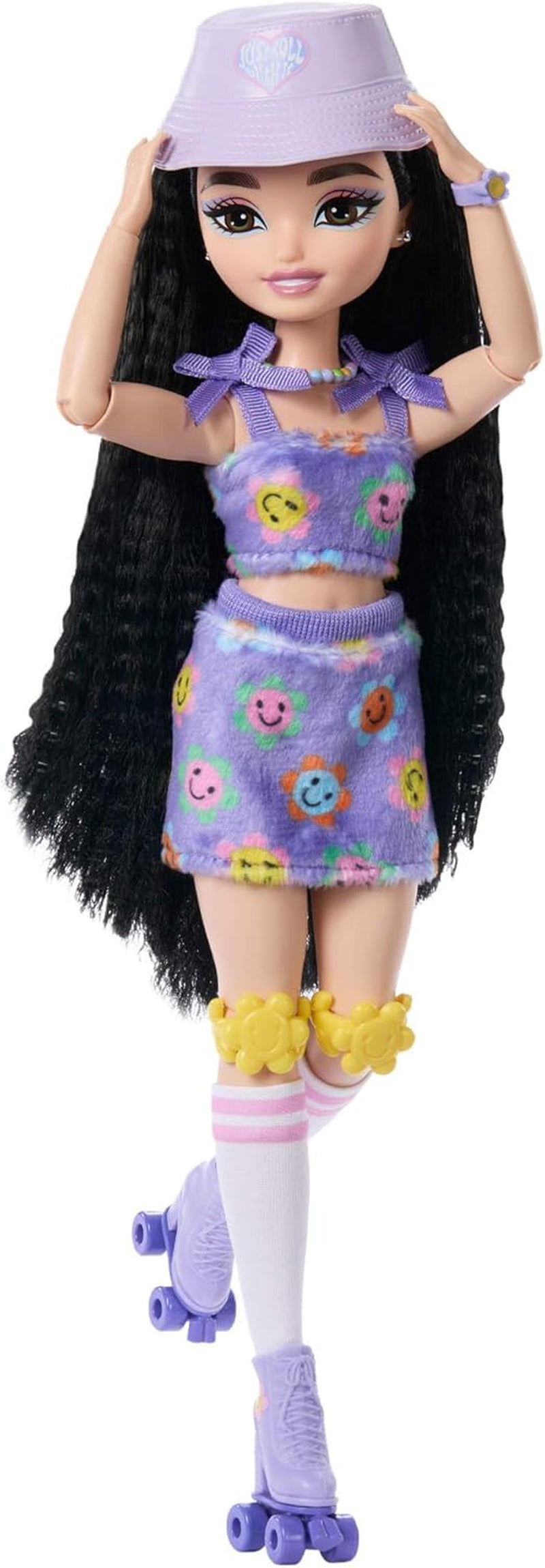 Dream Besties Barbie Doll och tillbehör, Mode Barbie Renee Doll med rullskridskor och svart hår, 12 tillbehör med teman med videor och mat, JFX99