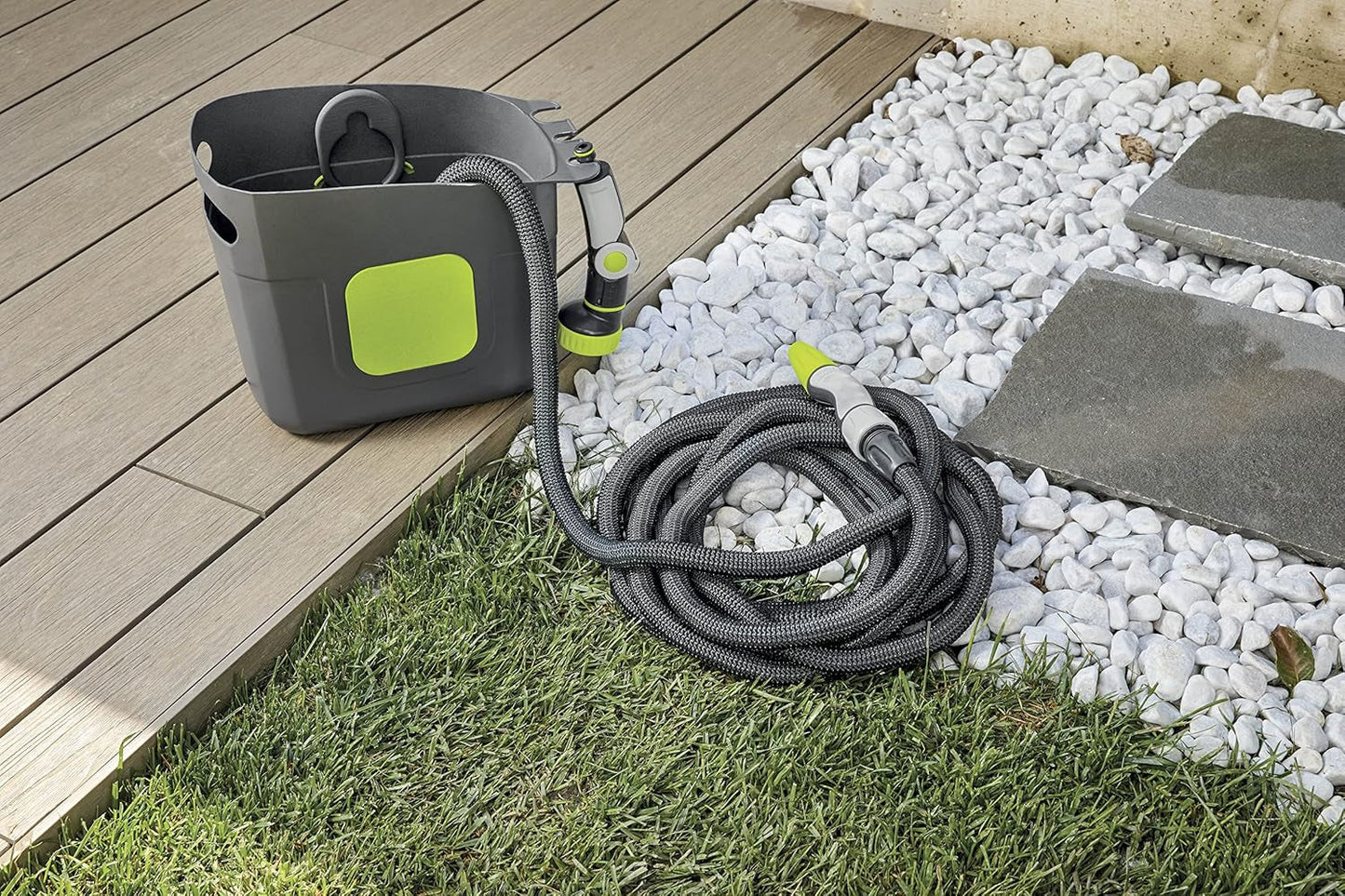 GF SRL, Aquapop Grey Pro 15, självförlängande flätad slang Tillverkad i Italien, med styv plastbehållare, ergonomisk mini trädgårdsspruta, trädgårdsbevattningsanslutningar, mörkgrå