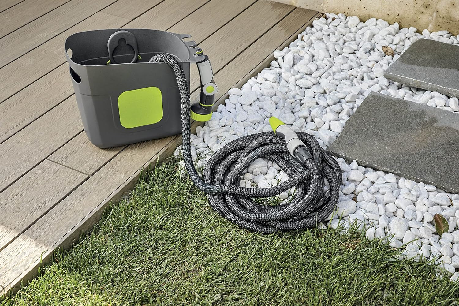 GF SRL, Aquapop Grey Pro 15, självförlängande flätad slang Tillverkad i Italien, med styv plastbehållare, ergonomisk mini trädgårdsspruta, trädgårdsbevattningsanslutningar, mörkgrå