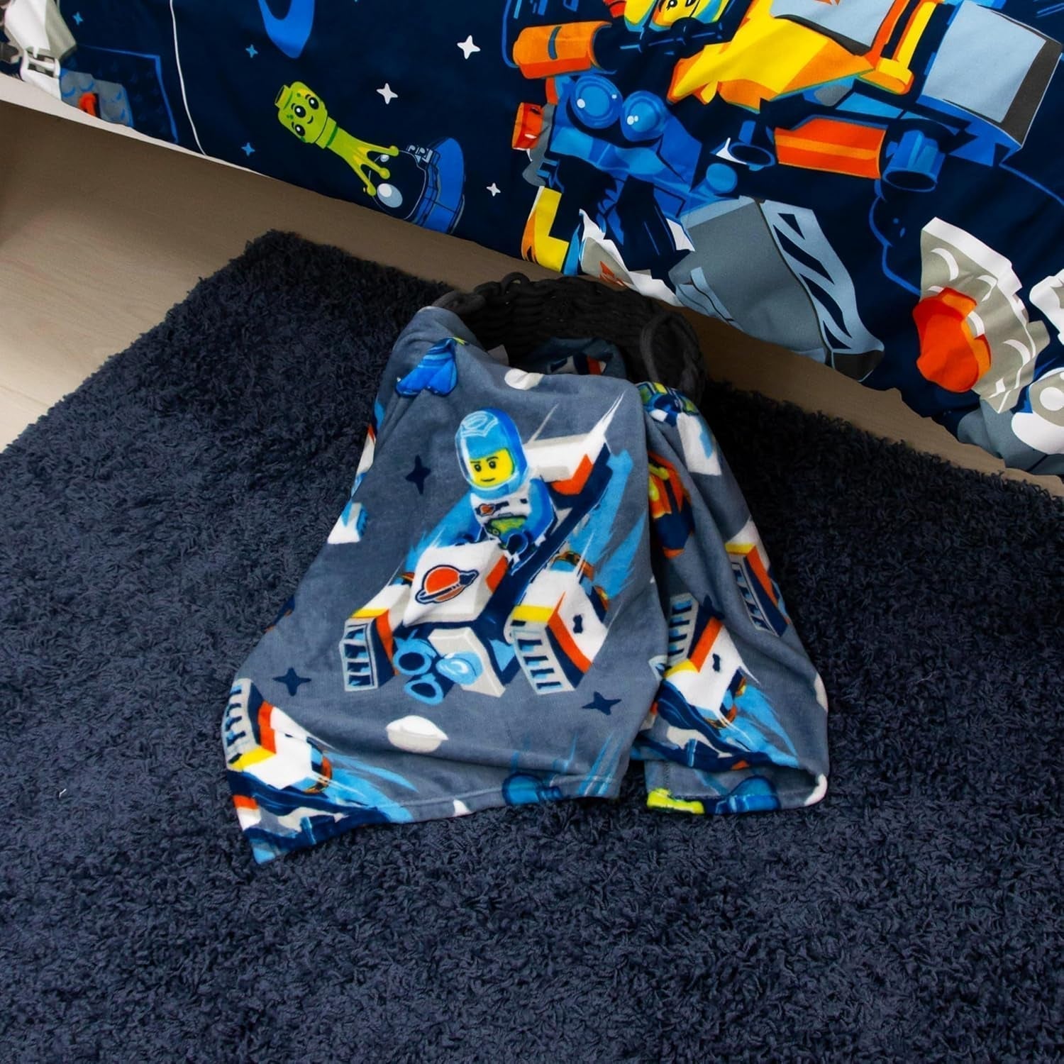 Character World Official Lego® City Fleecefilt, Supermjuk, Varmblå Throw, Cityspace Design, Perfekt för sovrum, camping och sovande, 100 X 150 Cm sängar och filtar Besuche den Character World-Store
