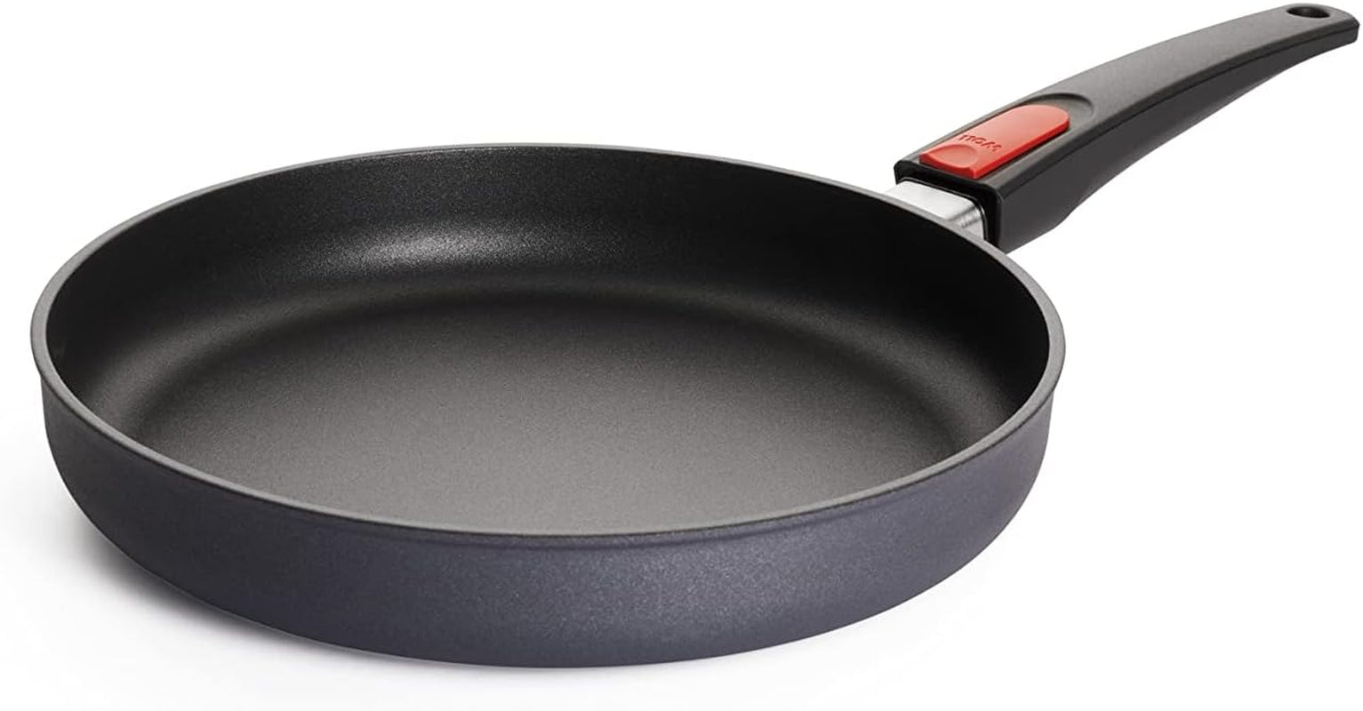 Woll Diamond Lite platt panna - Induktion -, Ø 20 Cm, 5 Cm höjd, Med avtagbart handtag - Lämplig för alla typer av hällar, Gjuten aluminium, Non-stick beläggning Naty Shop Grytor och kastruller Ø 26 Cm