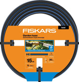Fiskars S trädgårdsslang, Solid, Vattenslang för manuell bevattning, 13 mm (1/2"), Längd: 15 m, Universalanslutning, UV-skydd, Frostskydd, Vridsäker, Blå, 1076049