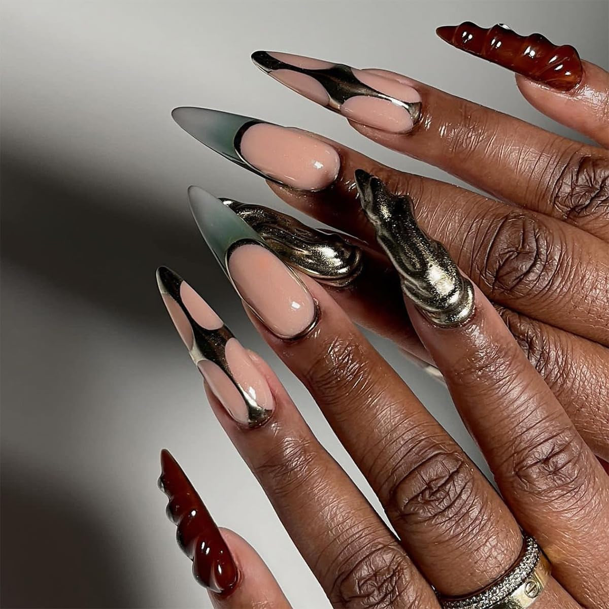 Mouyouglow Långa naglar Stiletto Milky White Gradient Rosa Glitter Coola falska naglar med lim Rosa Ombre Glitter konstgjorda naglar