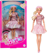 Barbie Filmen baserad på filmen Margot Robbie som Barbie samlarfigur i rosa blus och tyllkjol med stiliserad frisyr och matchande smycken JBJ53