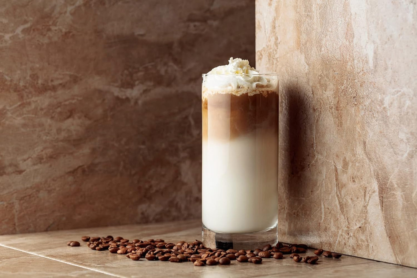 Caffe Crema E Aroma Kaffeebohnen 2kg (4x500g), Barista Kaffee schokoladig und säurearm, Espressobohnen kräftig, Bohnenkaffee mit Arabica und Robusta, fin Crema, ideal für Milchkaffee