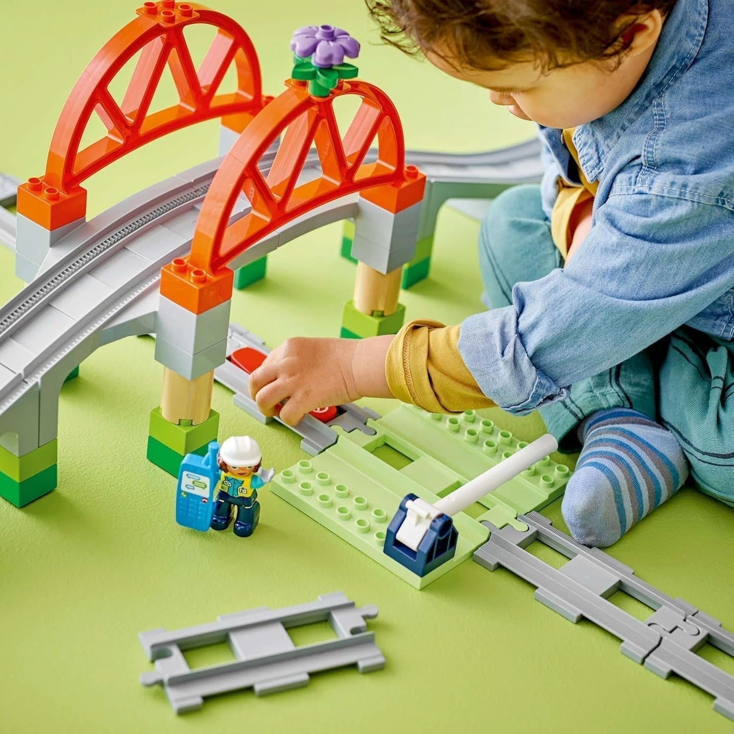 LEGO DUPLO Town Järnvägsbro och spår - Expansionsset, present till barn från 2 år, bygg- och återuppbyggnadsset, förskola utvecklingsset, pedagogisk leksak 10426 Byggset Besuche den LEGO-Store