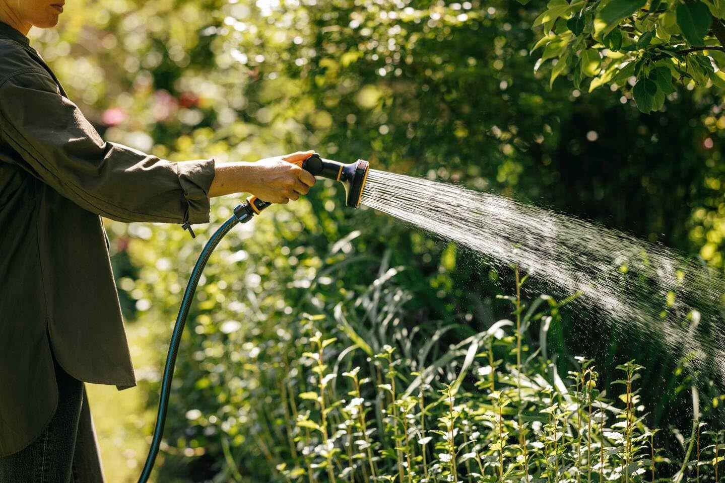Fiskars ML Trädgårdsslang X-serien Handbevattningsvattenslang 13mm (1/2"), Längd: 25m, Universalanslutning, UV-skydd, Frostskydd, Vridsäker, Blå, 1076045