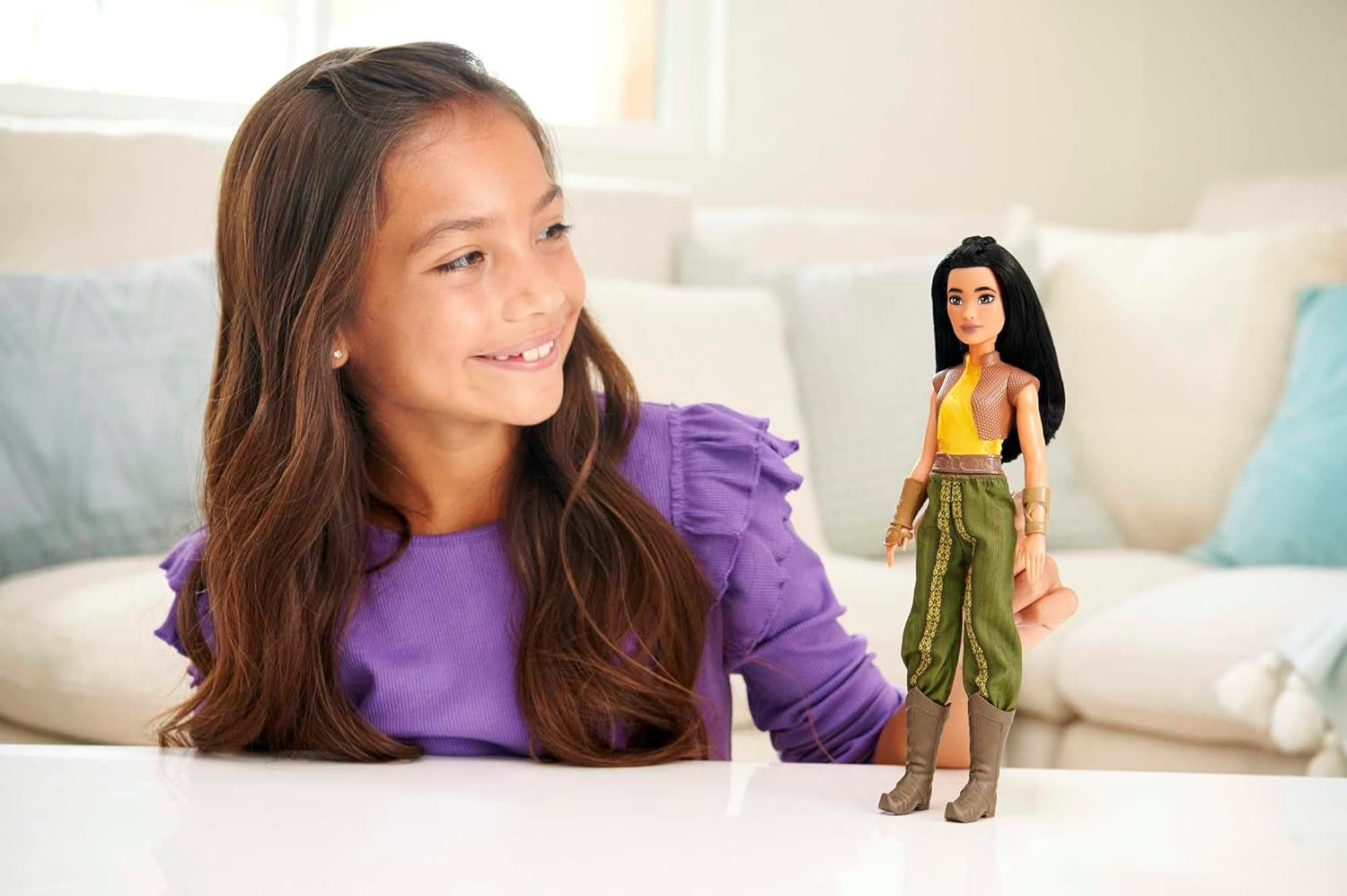 Mattel Disney Toy Raya Leddocka med kläder och tillbehör Disney filminspirerad present för barn HLX22