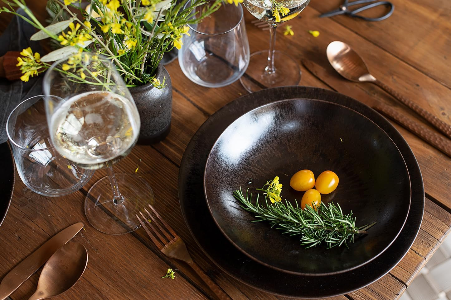 MÄSER Bronze Metallic 12-delad bordsservering för 4 med elegant och blank glasyr mattallrik set med mattallrik, mattallrik och desserttallrik i högkvalitativ keramik, stengods, brun