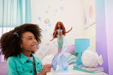 Mattel Disney Ariel The Little Mermaid - Deluxe sjöjungfrudocka med hårpärlor och dockställ för fantasifull lek och visning, för barn från 3 år och uppåt, HNF42
