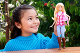 Barbie Malibu docka och tillbehör från Barbie Mysteries: The Secret Horse Adventure, inklusive modedocka, avtagbar riddräkt och hjälm, HXJ38