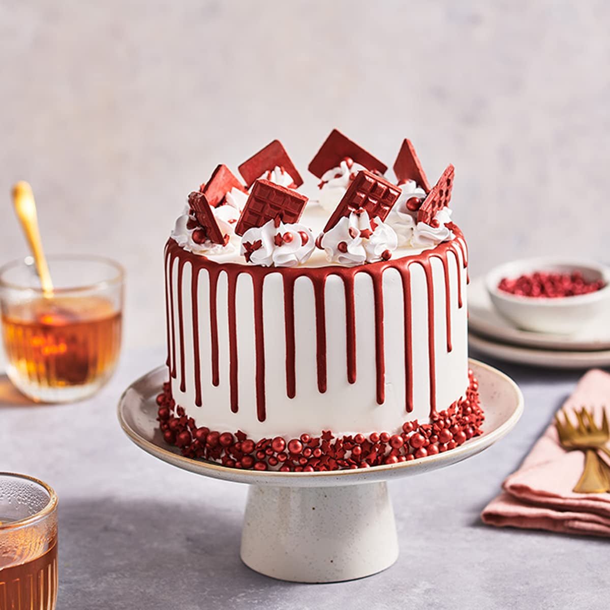 FunCakes Choco Drip Chocolate: Utsökt smak, Lätt att använda, Perfekt för droppkakor, Chokladdroppsmak. Återförslutningsbar förpackning 180 g. Naty Shop sockerpasta