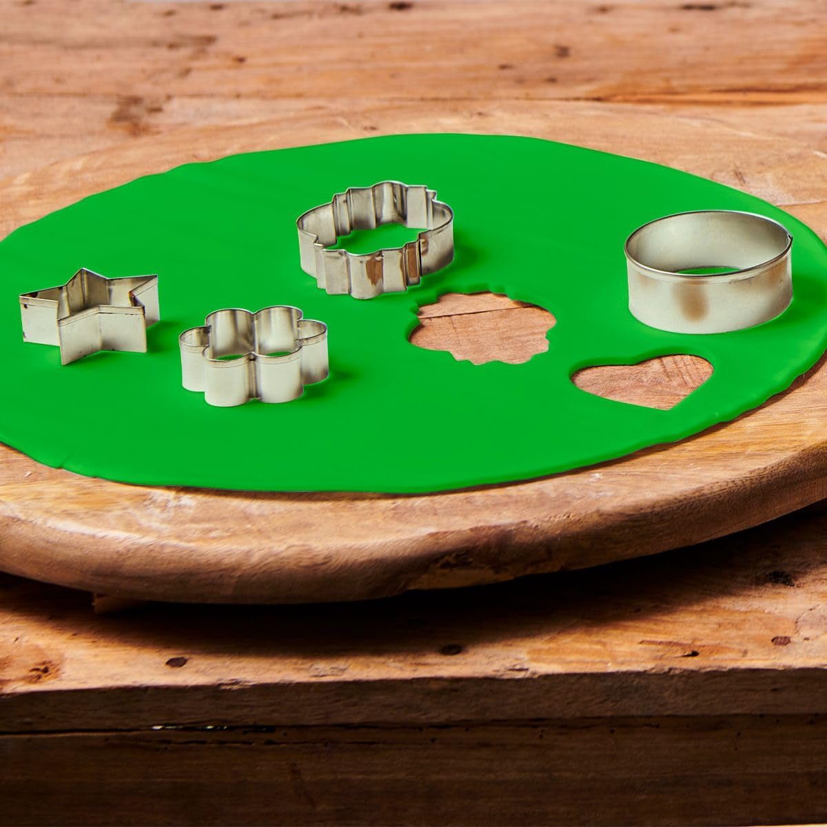 FunCakes Spring Greens Rolled Fondant Disc: läcker vaniljsmak, redan rullad, lätt att använda, perfekt för att dekorera tårtor, 430 g Naty Shop Sugarpaste