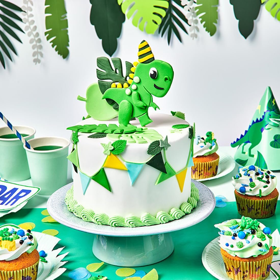 FunCakes Forest Green Rolled Fondant: Lätt att använda, smidig, flexibel, mjuk och följsam, perfekt för tårtdekorering, halal, kosher och glutenfri, 250 g Naty Shop Sugarpaste