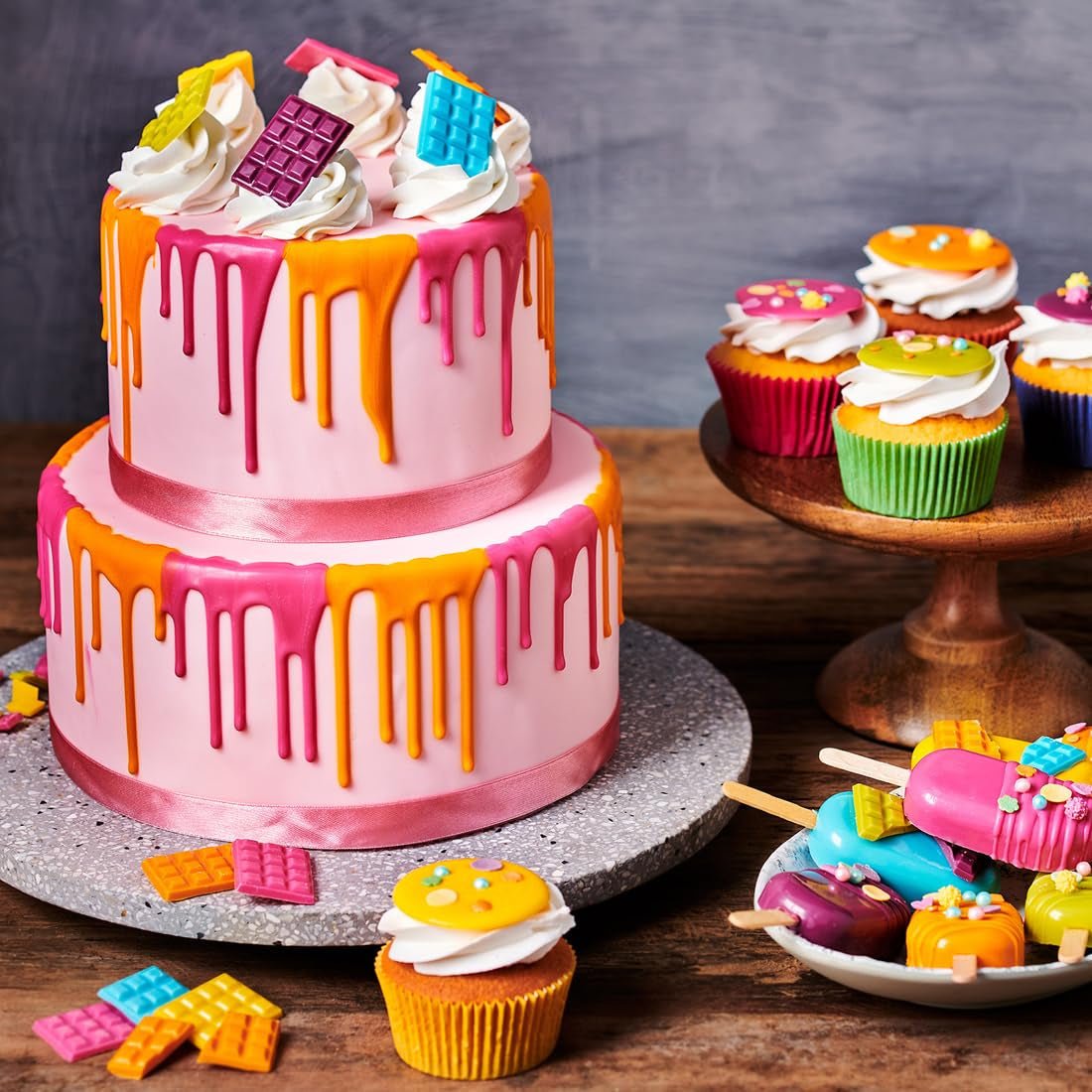 FunCakes Roll Fondant Sweet Pink: Lätt att använda, smidig, flexibel, mjuk och följsam, perfekt för att dekorera kakor, halal, kosher och glutenfri. 1 kg Naty Shop sockerpasta