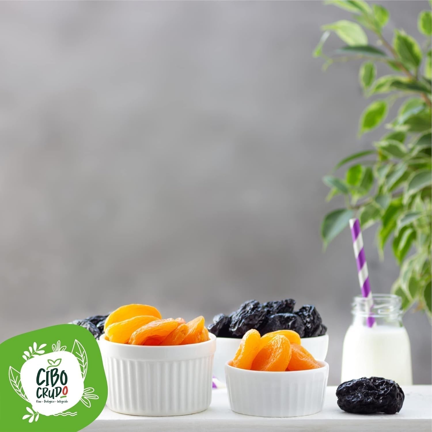 Torkade och kärnfria ekologiska plommon - 500g. Rå osavlade plommon, utan tillsatt socker eller tillsatser. Ekologiska katrinplommon som aromatiska torkade frukter. Plommon utan gropar. Naty Shop uttorkade produkter