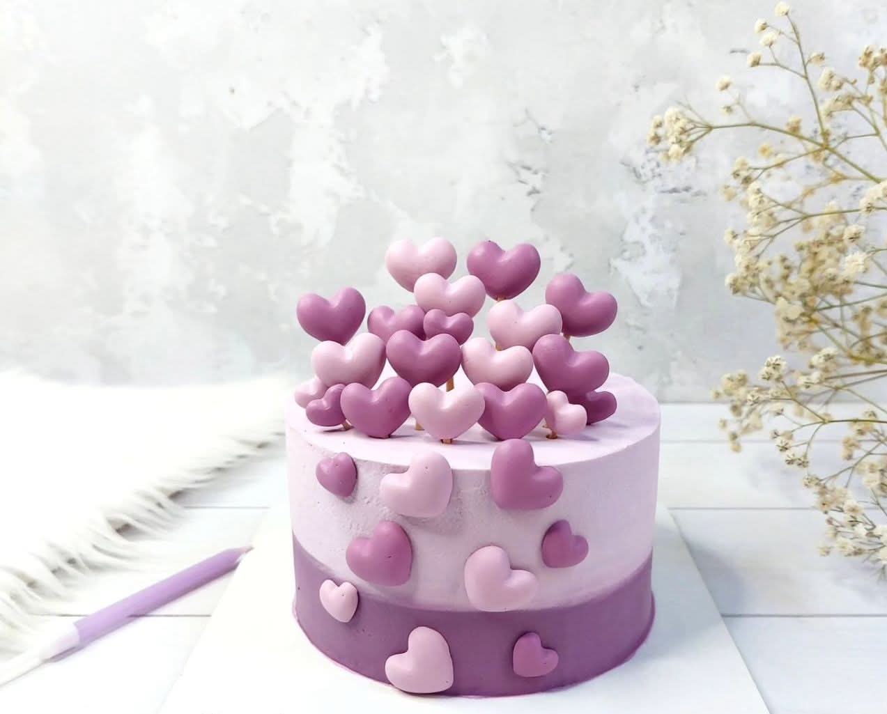 Set med 6 ätliga sockerdekorationer, Purple Hearts Sugar Paste Decorations Naty Shop