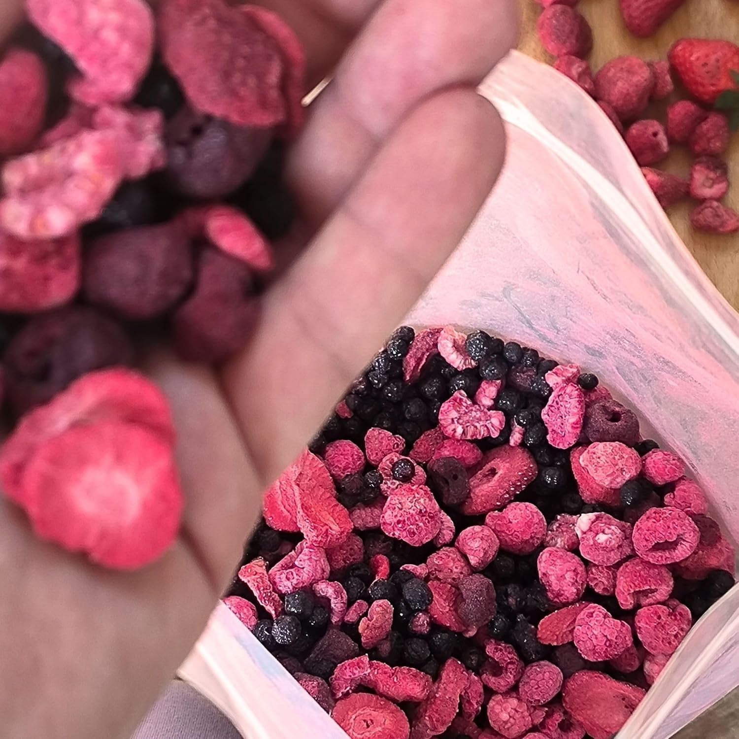 Superbär frystorkad fruktblandning | XL 300g Torkad frukt utan socker | Torkad frukt | Torkade frukter Frystorkade Jordgubbar Hallon Blåbär Frystorkade ZingyZoo Torkade produkter Naty Shop