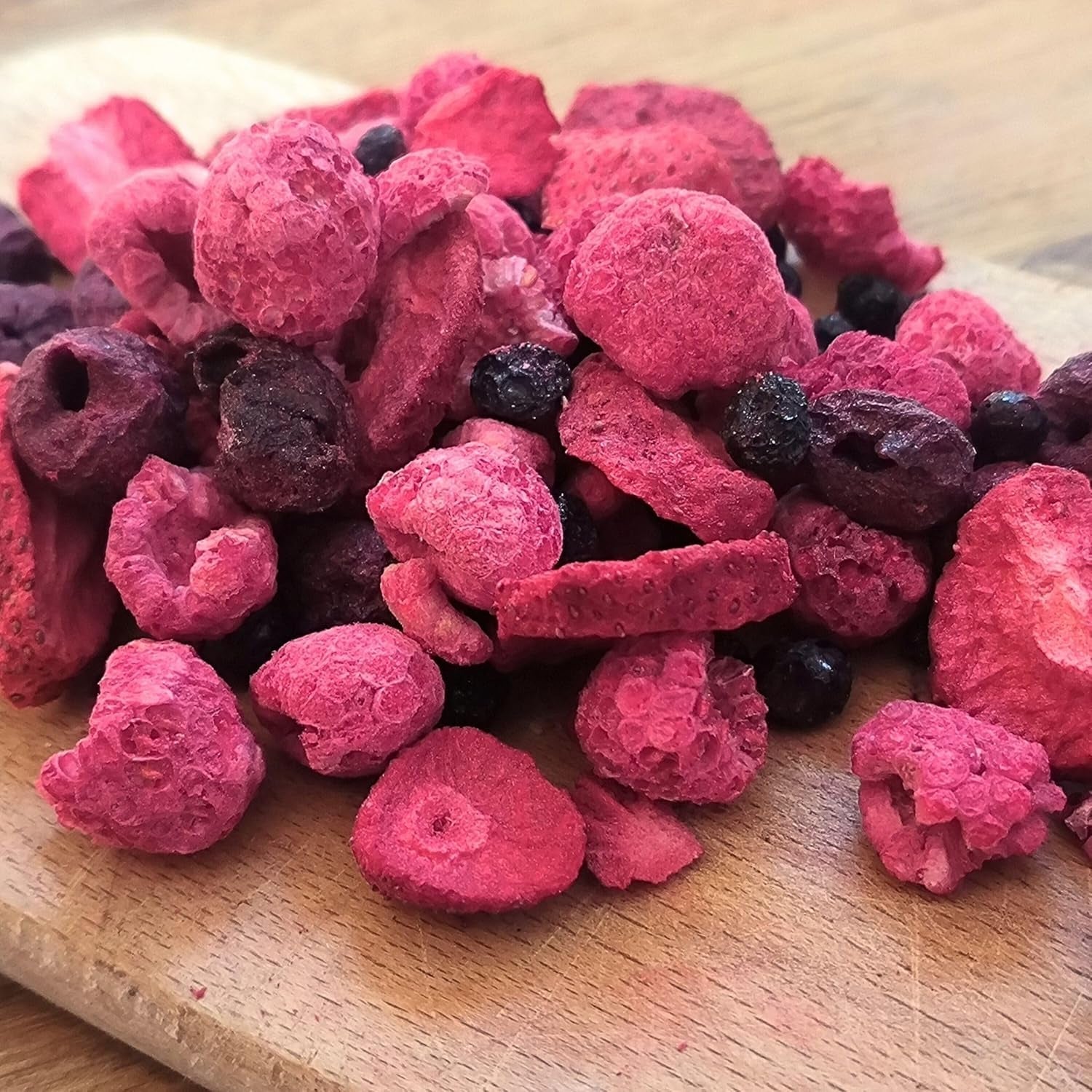 Superbär frystorkad fruktblandning | XL 300g Torkad frukt utan socker | Torkad frukt | Torkade frukter Frystorkade Jordgubbar Hallon Blåbär Frystorkade ZingyZoo Torkade produkter Naty Shop