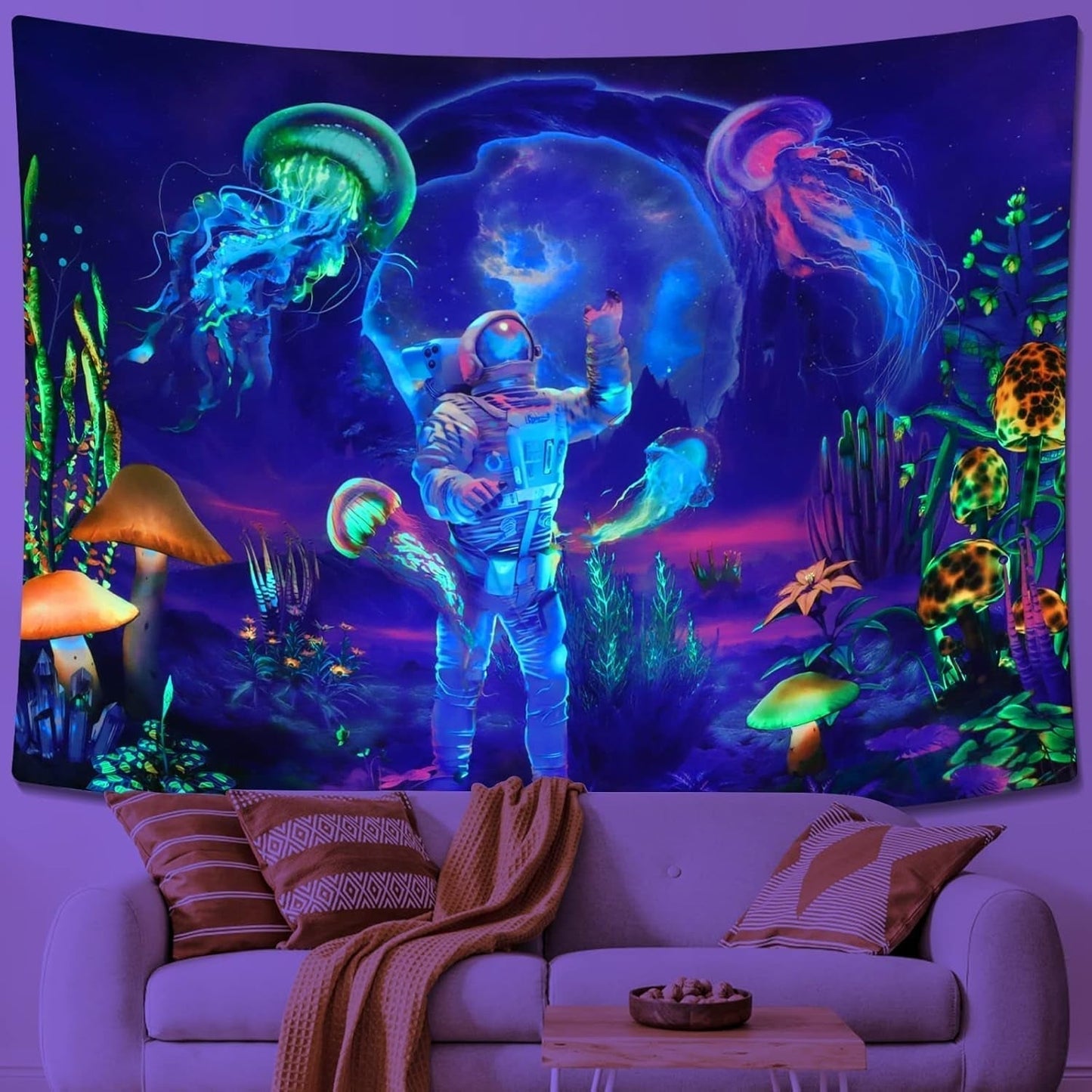 Gobeläng betylfoy svart ljus astronaut reaktiva växter maneter Hem - Tillbehör och dekorationer Naty Shop