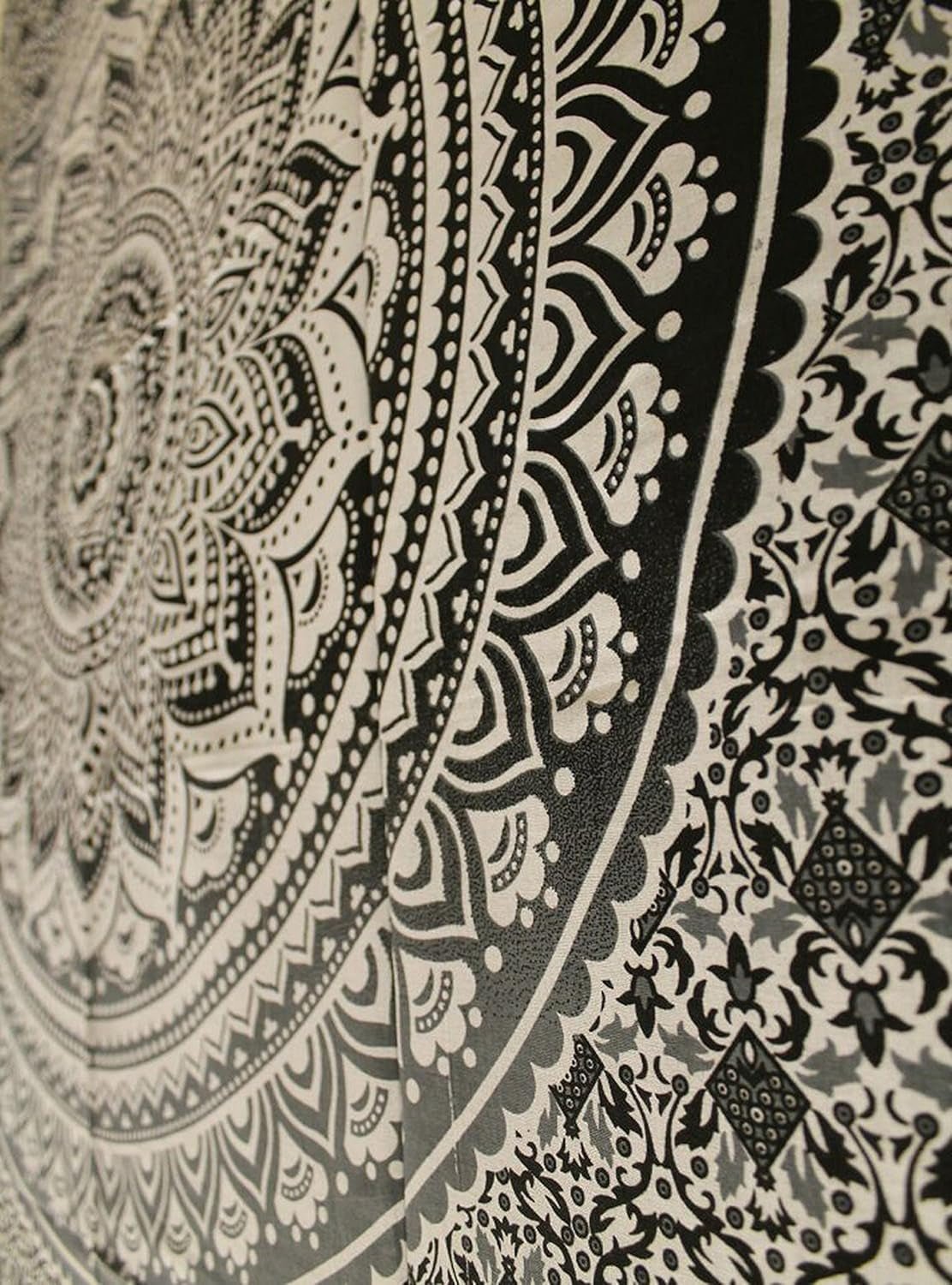 Indisk gobeläng psykedelisk mandala svart vit Indien Hem - Accessoarer och dekorationer Naty Shop