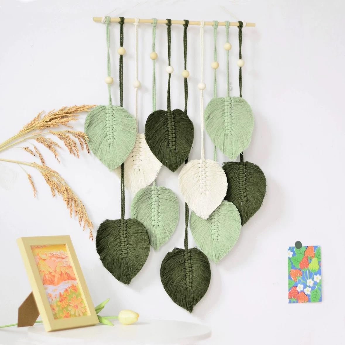 Naturlig grön gobeläng som dekorerar väggarna i sovrummet i rummet Hem - Tillbehör och dekorationer Naty Shop