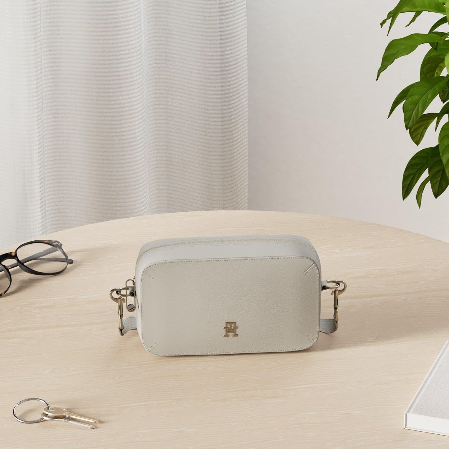 Tommy Hilfiger Crossbody-väska Chic Flap Crossover Small Damväskor Naty Shop